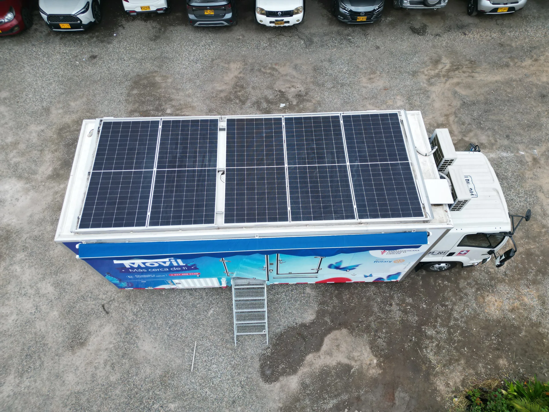 Unidad Móvil Furgoriente — instalación de paneles solares, foto 1